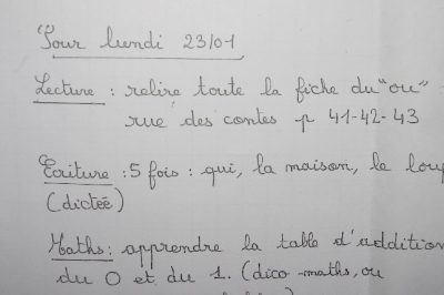 フランス語の筆記体の書き方を 英語との違いを含めて丁寧に教えます